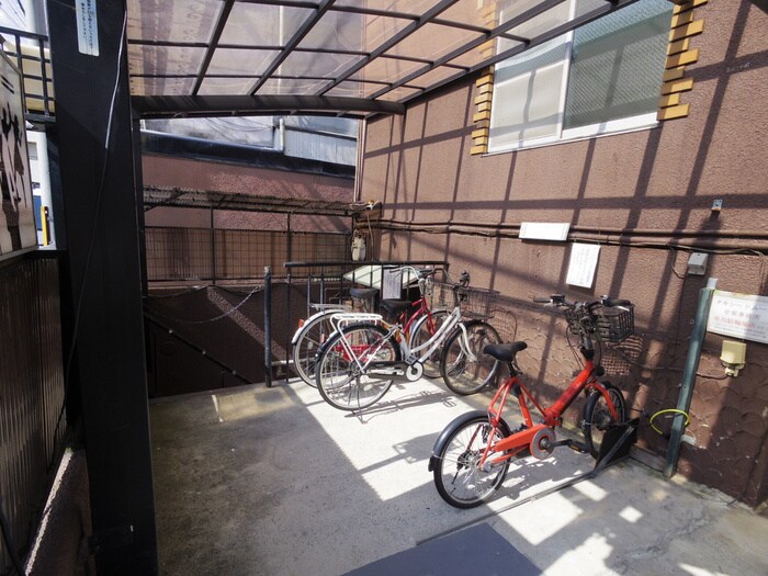 物件外観写真4　(駐輪場)