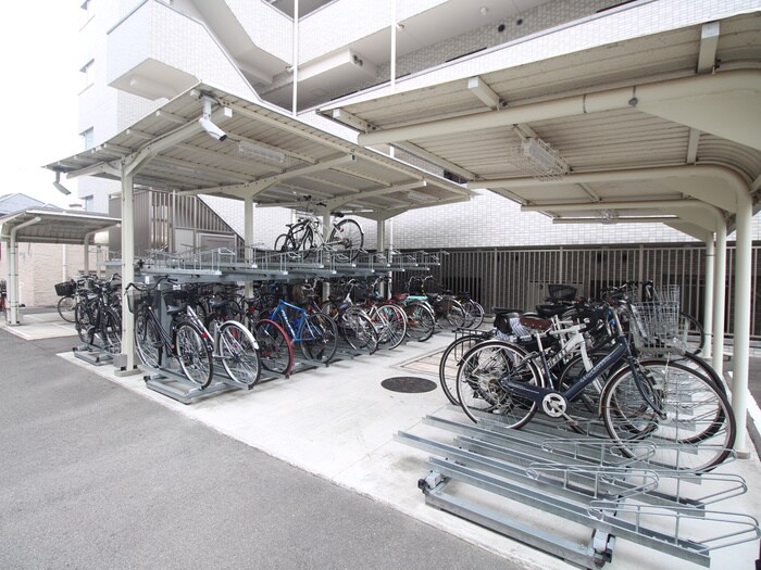 物件外観写真4　(駐輪場)