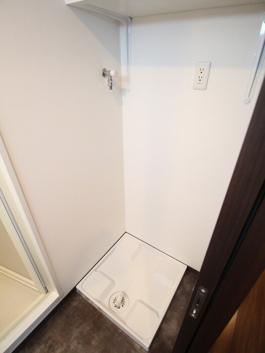 物件内観写真14　(洗濯機置場)