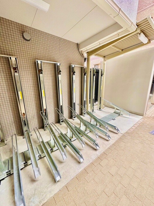 物件外観写真4　(駐輪場)