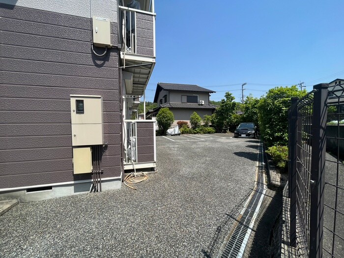 物件外観写真5　(エントランス部分)