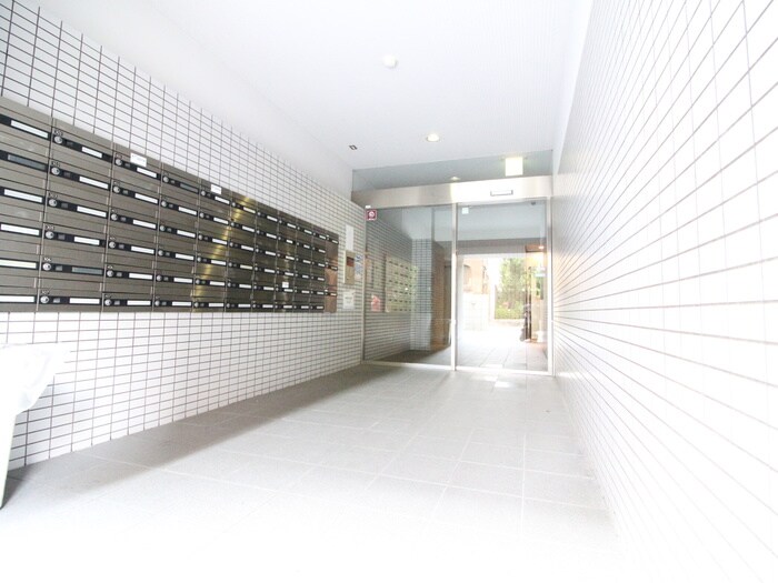 物件外観写真3　(エントランス部分)