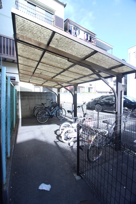 物件外観写真5　(駐輪場)