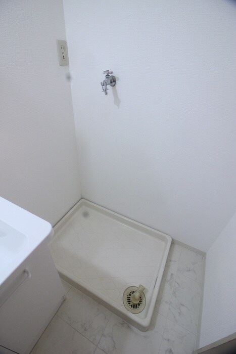 物件内観写真16　(洗濯機置場)