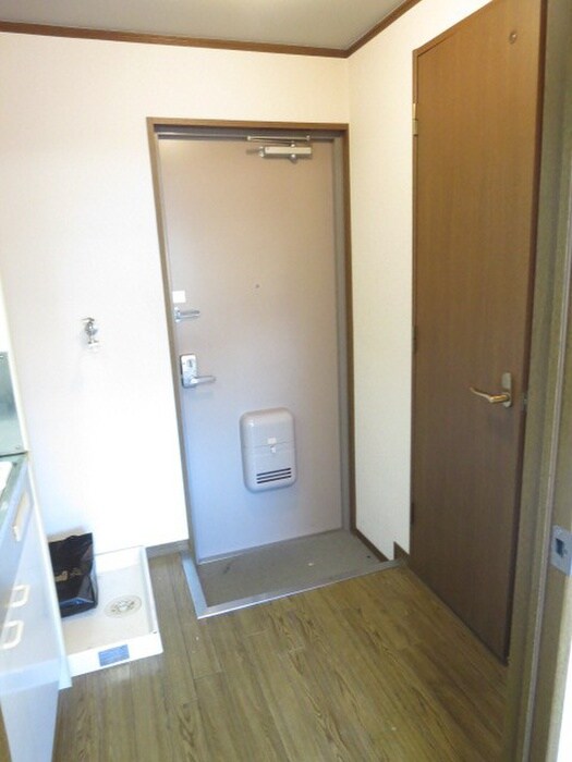 物件内観写真13　(玄関)