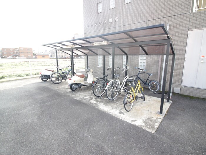 物件外観写真3　(駐輪場)