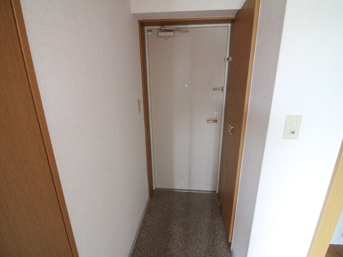 物件内観写真14　(玄関)
