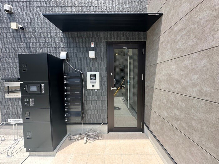 物件外観写真3　(エントランス部分)