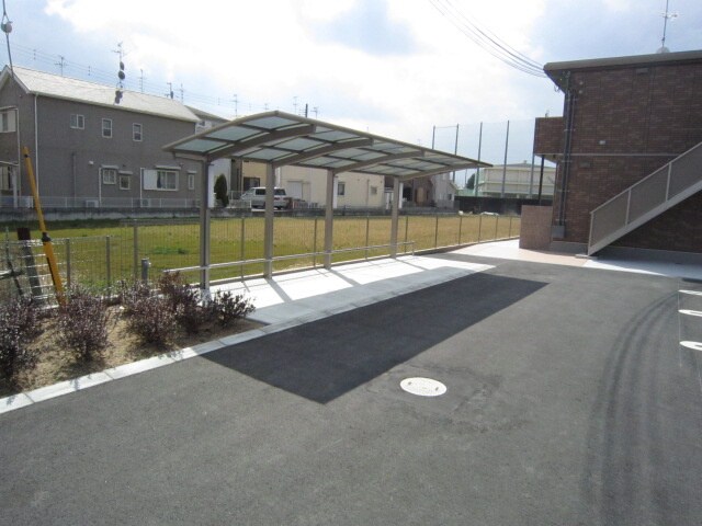 物件外観写真3　(駐輪場)