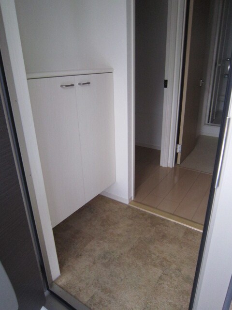 物件内観写真10　(玄関)