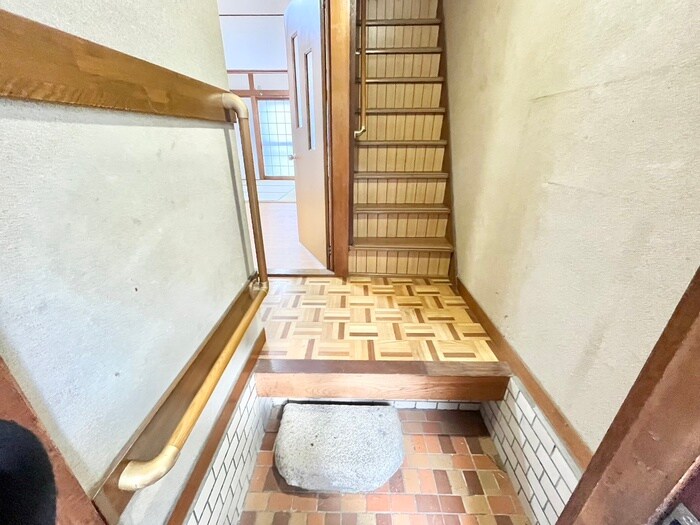 物件内観写真15　(玄関)