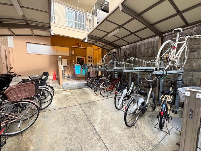 物件外観写真4　(駐輪場)