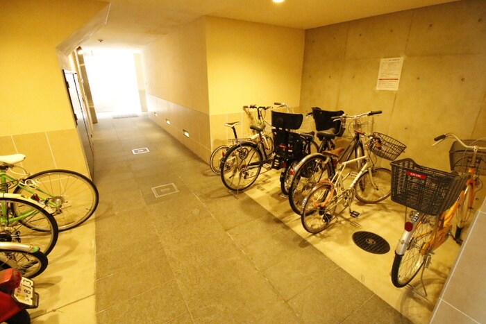 物件外観写真4　(駐輪場)