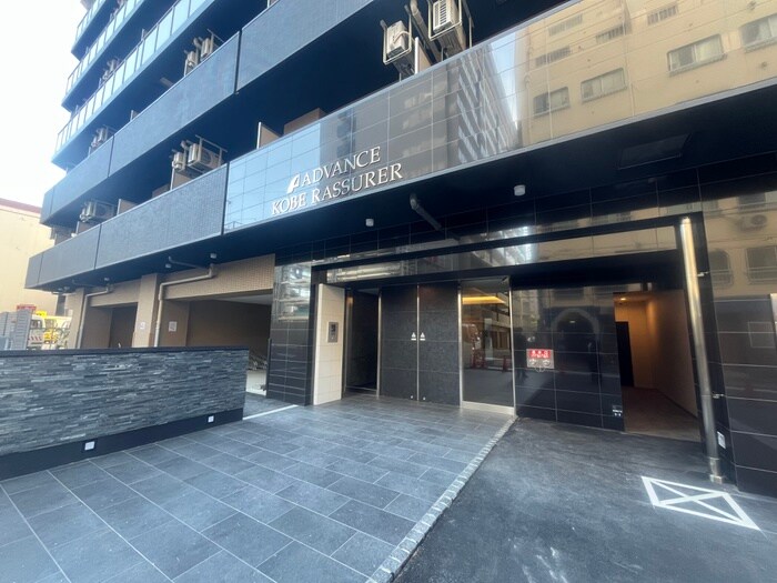 物件外観写真4　(エントランス部分)