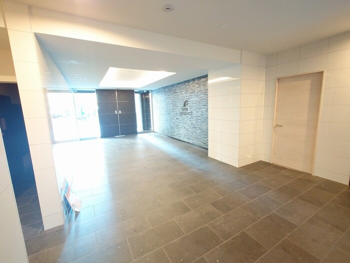 物件外観写真5　(エントランス部分)