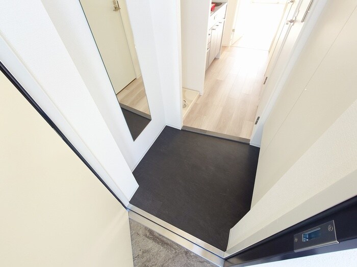 物件内観写真14　(玄関)