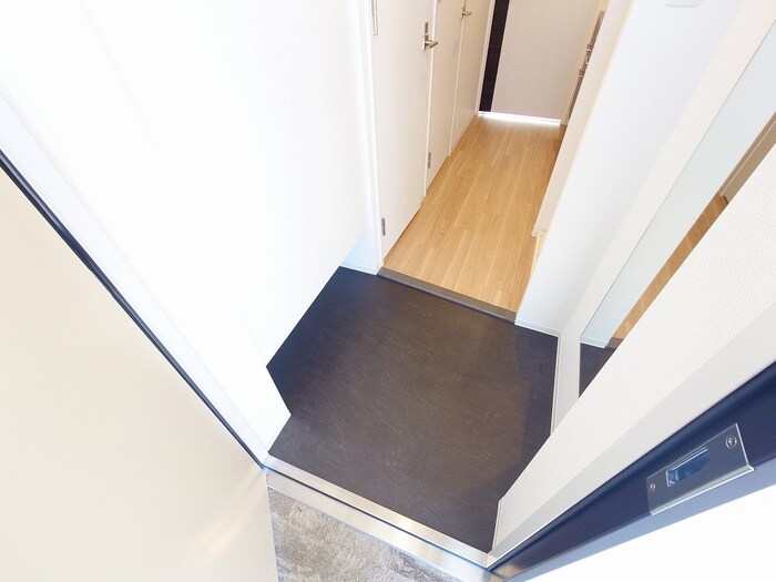 物件内観写真14　(玄関)