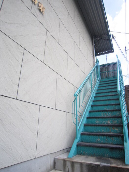 物件外観写真6　(エントランス部分)