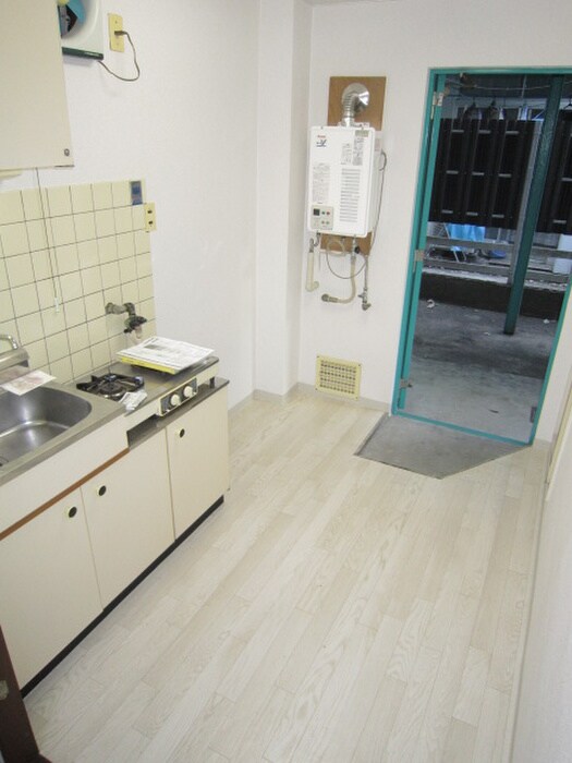 物件内観写真11　(玄関)