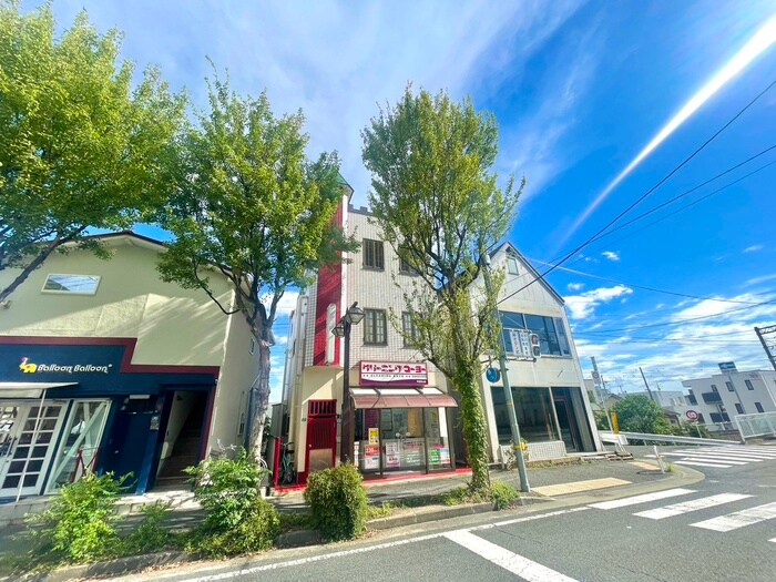 物件外観写真4　(エントランス部分)