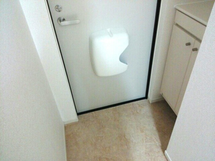 物件内観写真12　(玄関)
