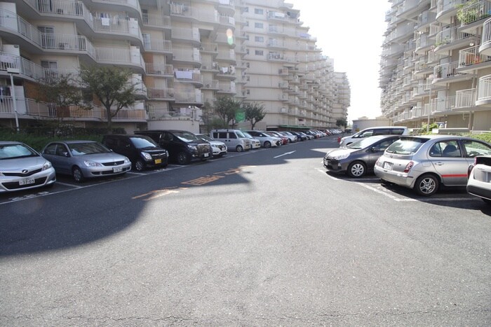 物件外観写真6　(駐車場)