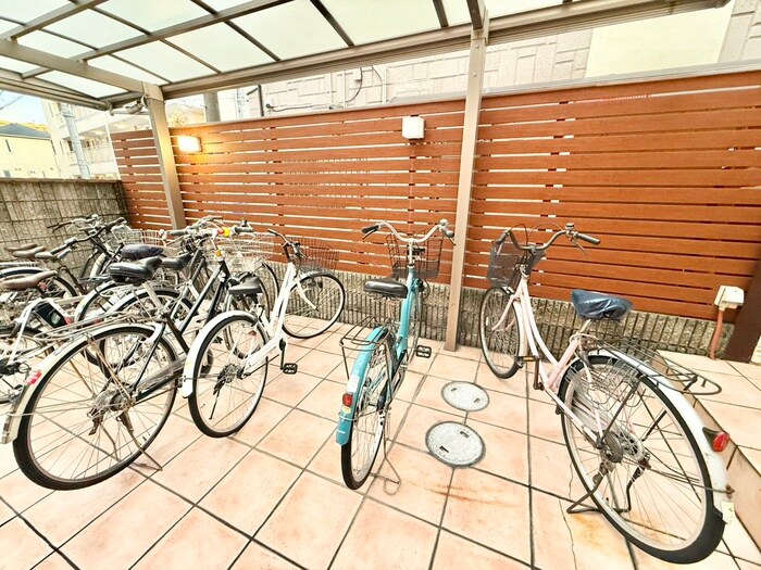 物件外観写真5　(駐輪場)