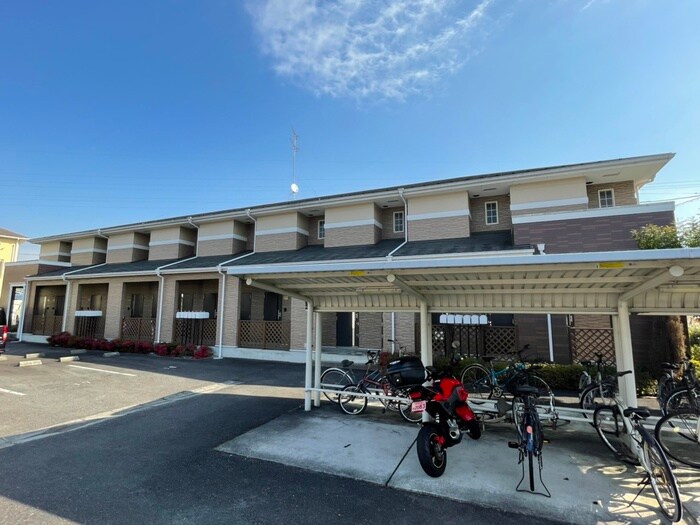 物件外観写真1　(駐車場)