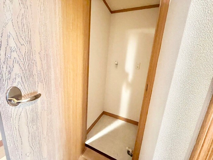 物件内観写真13　(洗濯機置場)