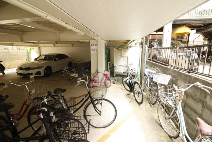 物件外観写真5　(駐輪場)