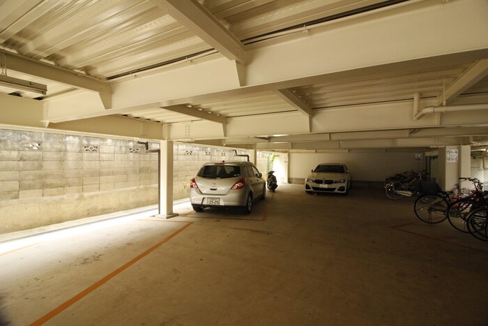 物件外観写真6　(駐車場)