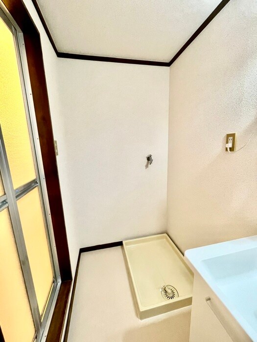 物件内観写真10　(洗濯機置場)