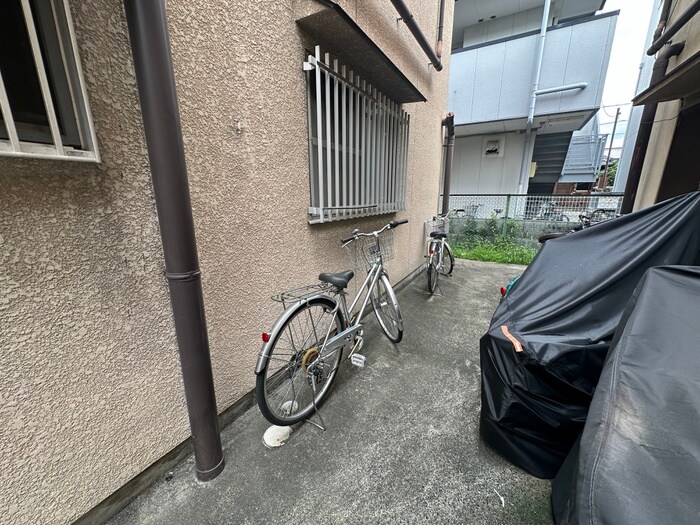 物件外観写真3　(駐輪場)