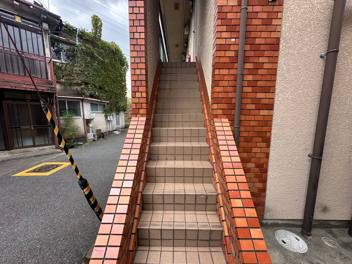 物件外観写真4　(エントランス部分)