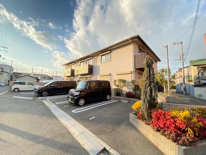 物件外観写真3　(駐車場)