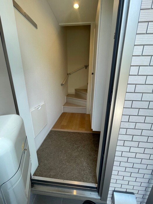 物件内観写真16　(玄関)