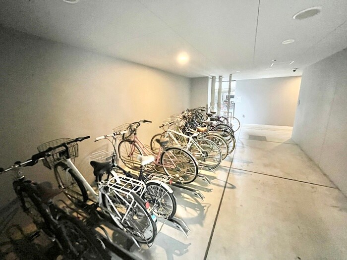 物件外観写真3　(駐輪場)