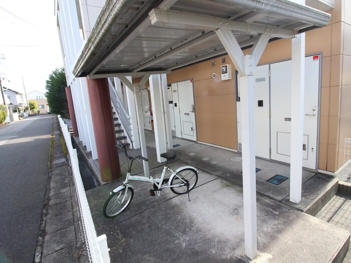 物件外観写真3　(駐輪場)