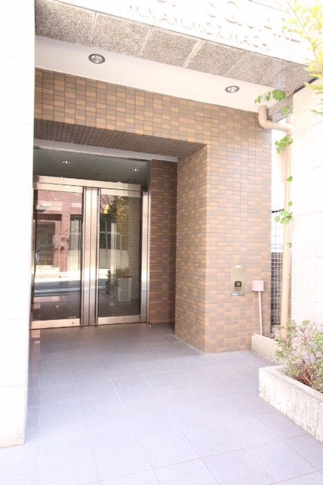 物件外観写真5　(エントランス部分)