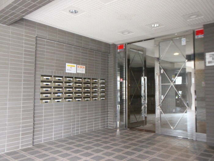 物件外観写真4　(エントランス部分)