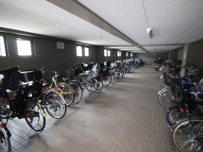物件外観写真5　(駐輪場)