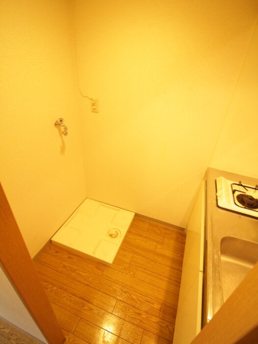 物件内観写真10　(洗濯機置場)