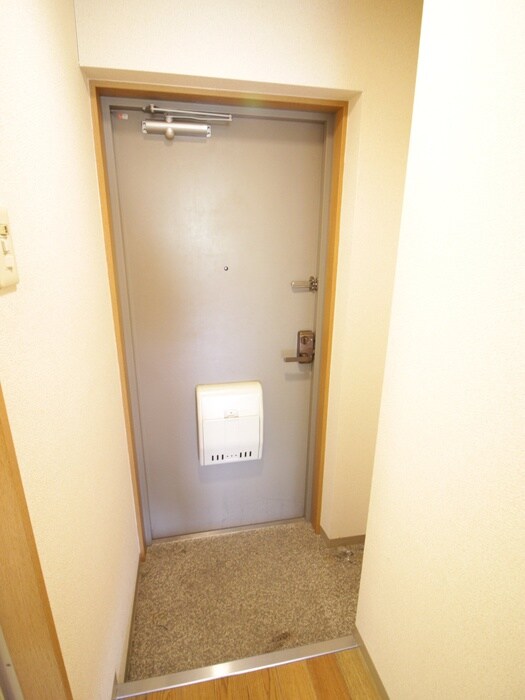 物件内観写真18　(玄関)