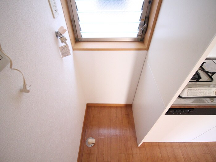 物件内観写真12　(洗濯機置場)