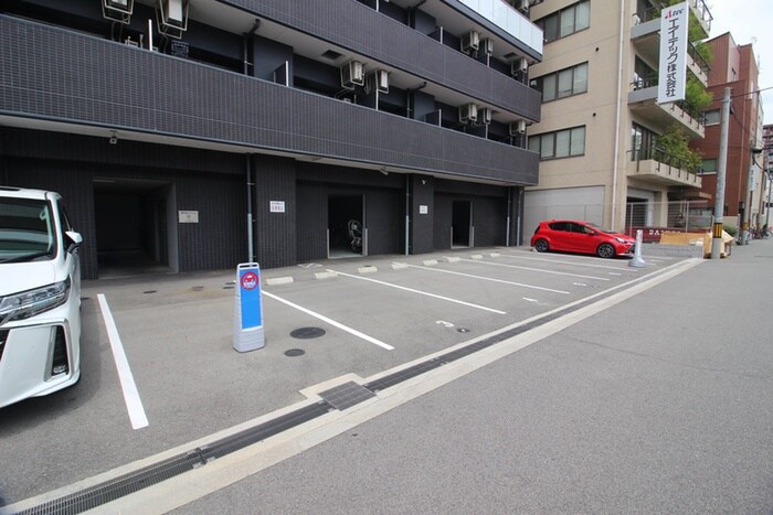 物件外観写真2　(駐車場)