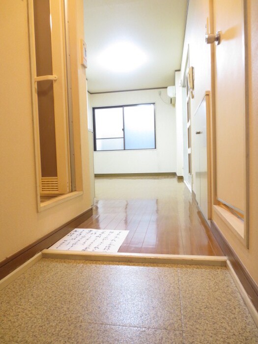 物件内観写真7　(玄関)