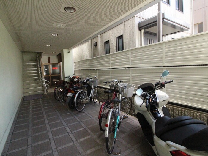 物件外観写真3　(駐輪場)