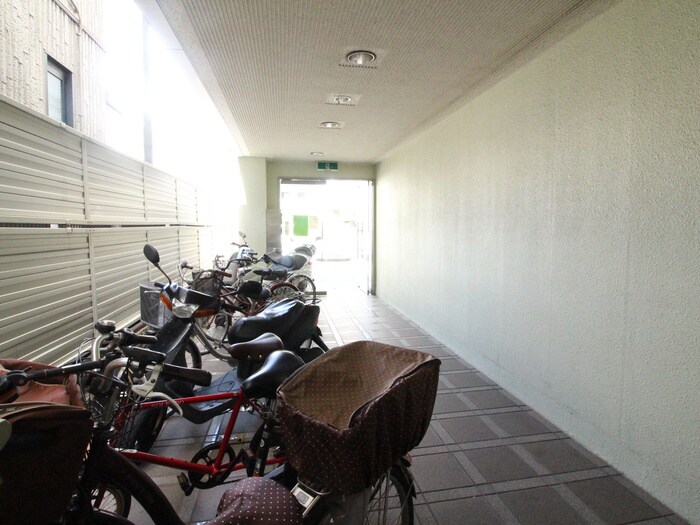 物件外観写真6　(駐輪場)