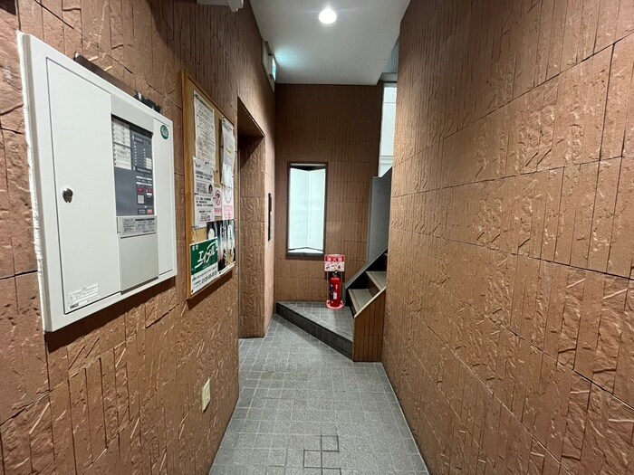 物件外観写真6　(エントランス部分)