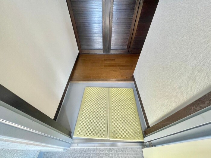 物件内観写真17　(玄関)